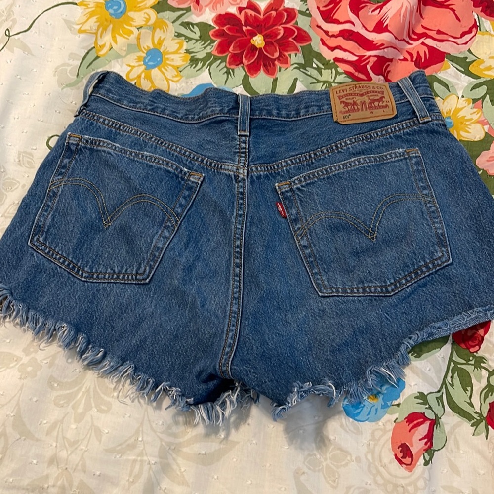 Levi cut off shorts